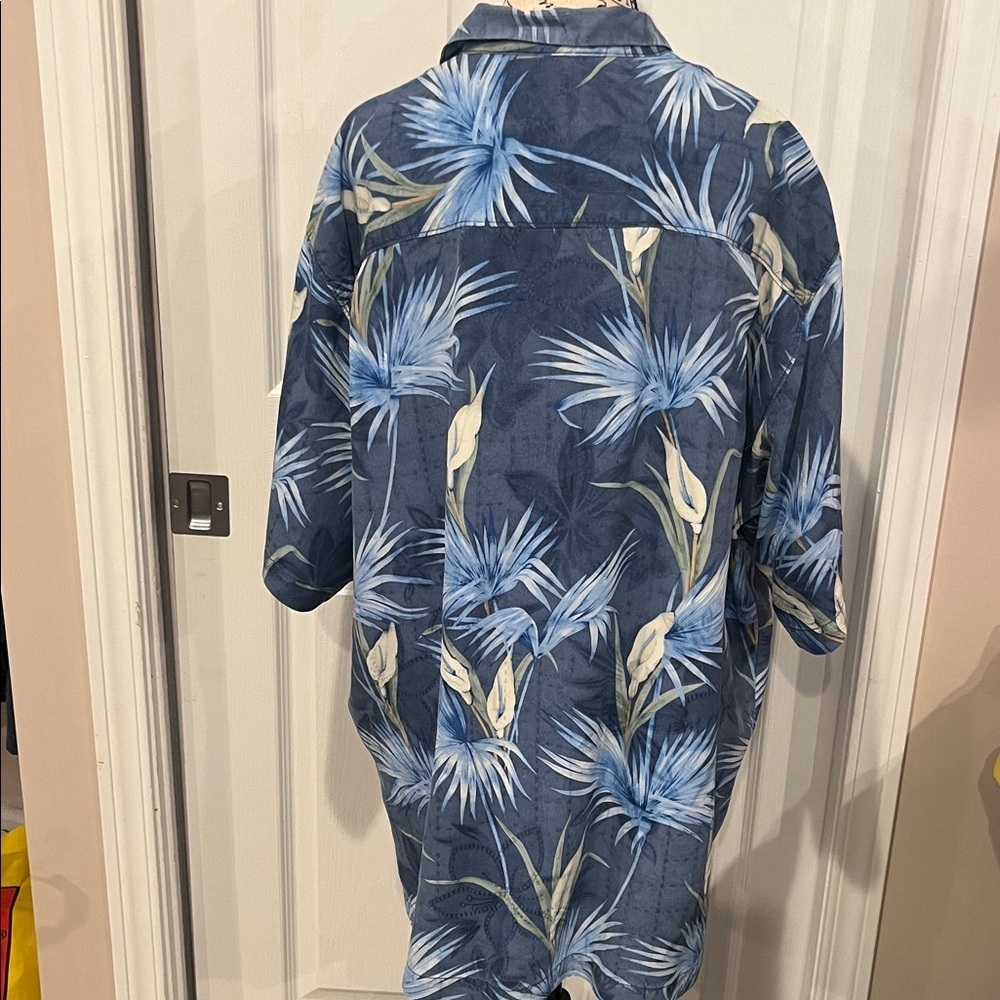 Tommy Bahama silk Hawaiian floral button up XL shirt. - Picture 4 of 11